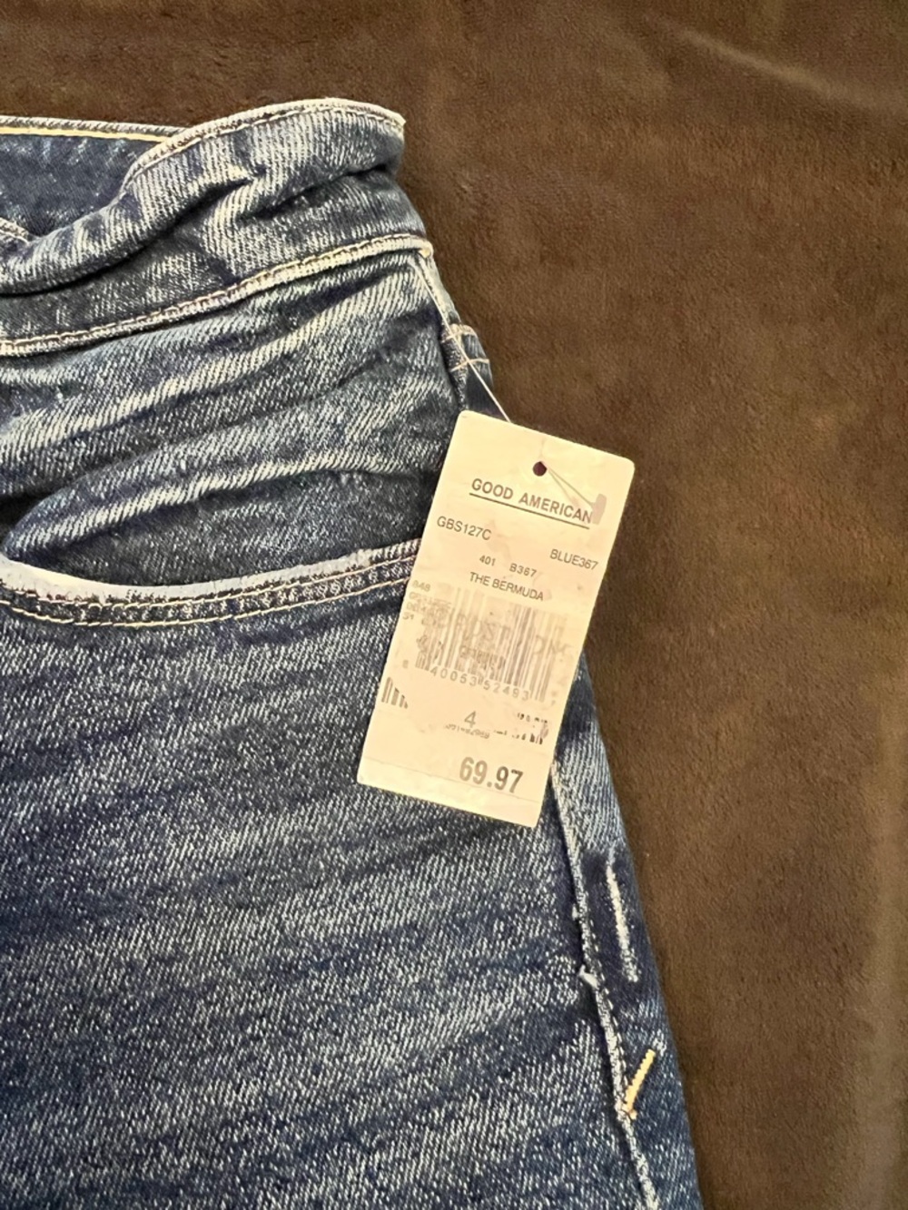 Good American The Bermuda High Rise Distressed Denim Shorts Size 4/27, New - Picture 3 of 7